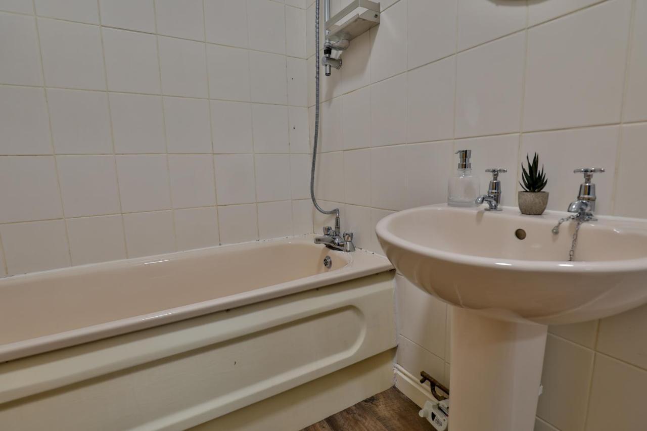 Devon St - Cozy Home, Free Easy Parking! 킹스턴어폰헐 외부 사진
