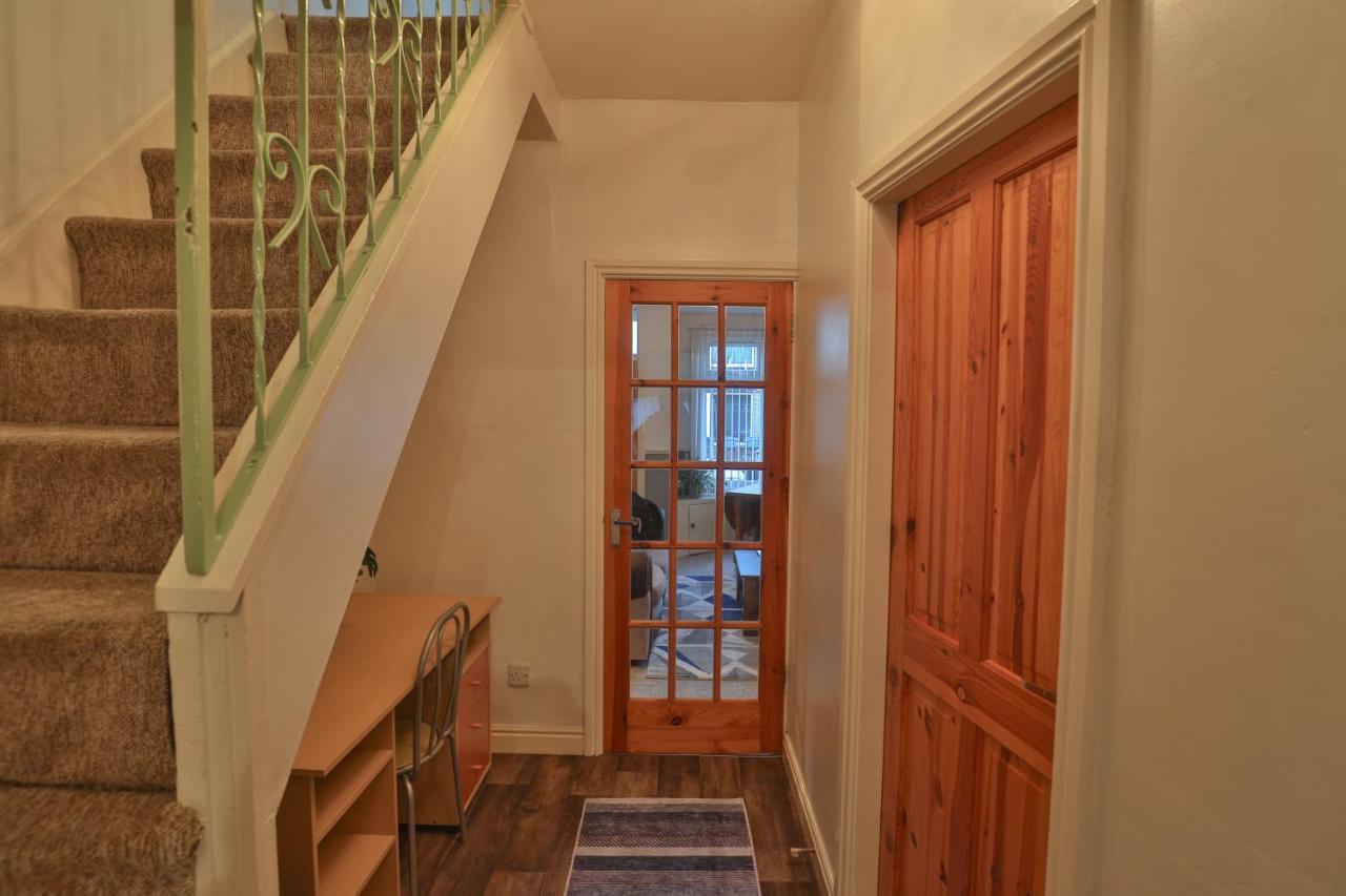 Devon St - Cozy Home, Free Easy Parking! 킹스턴어폰헐 외부 사진