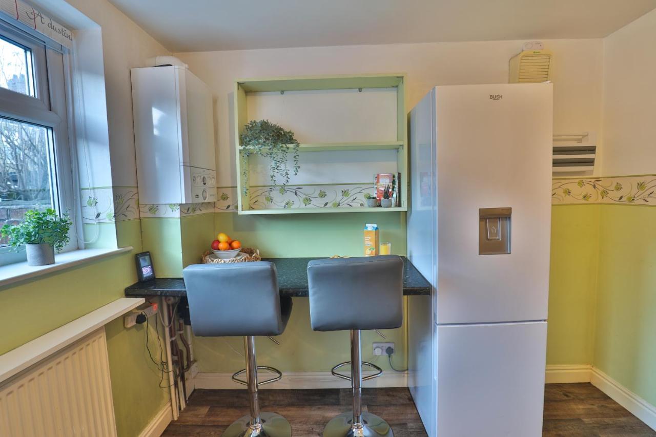 Devon St - Cozy Home, Free Easy Parking! 킹스턴어폰헐 외부 사진
