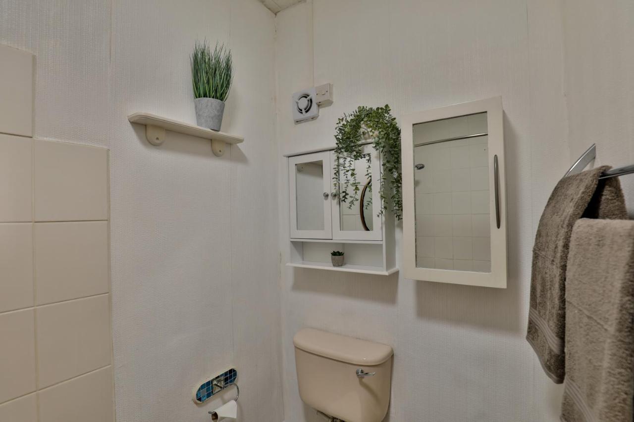 Devon St - Cozy Home, Free Easy Parking! 킹스턴어폰헐 외부 사진