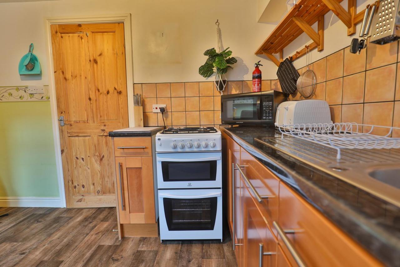 Devon St - Cozy Home, Free Easy Parking! 킹스턴어폰헐 외부 사진