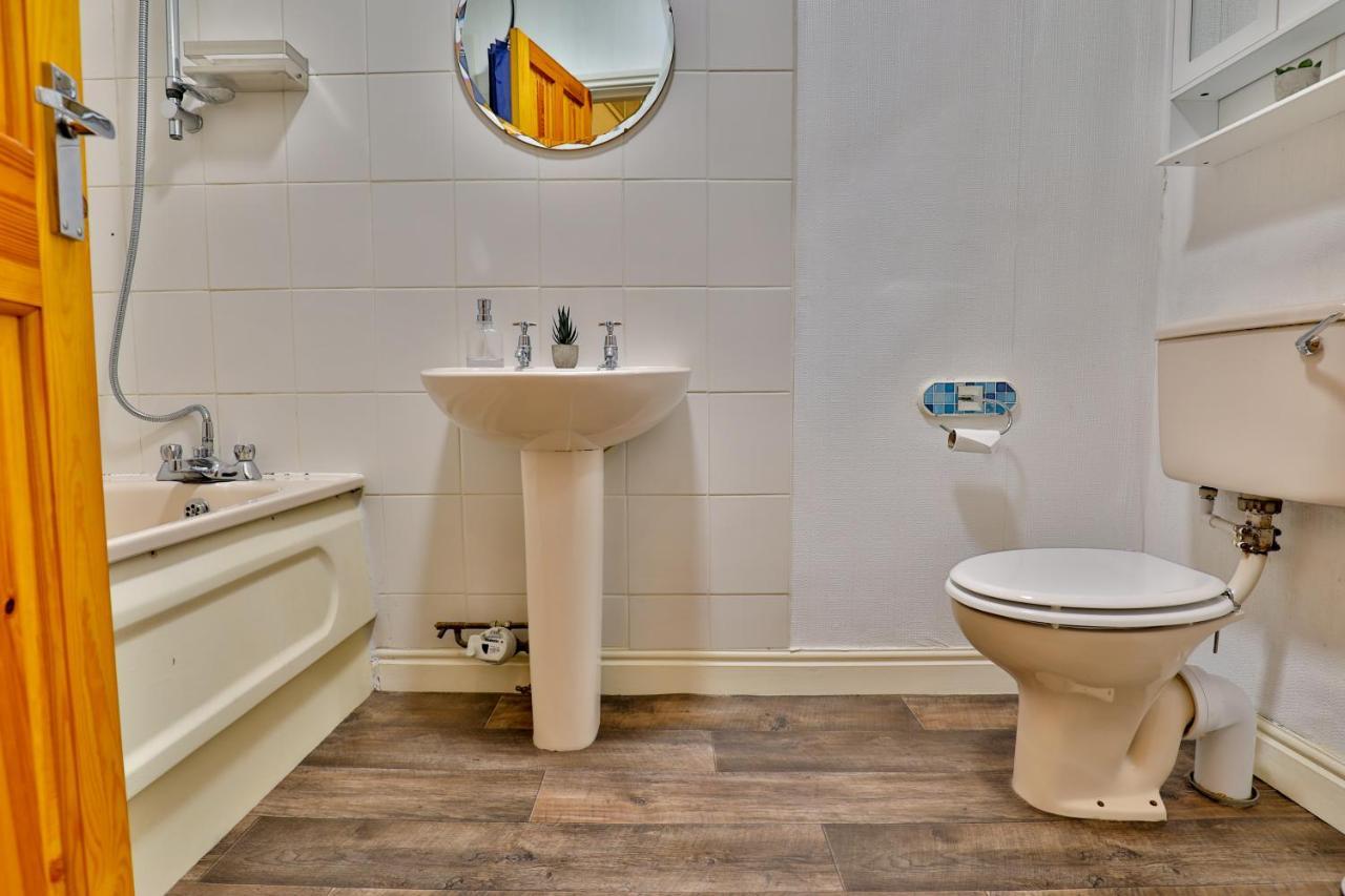 Devon St - Cozy Home, Free Easy Parking! 킹스턴어폰헐 외부 사진